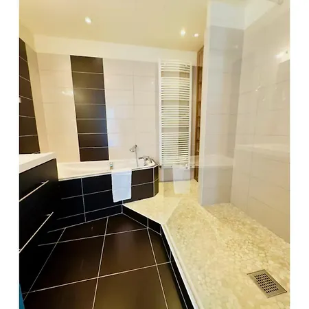 En Famille Face - A Pontaillac ロワイヤン