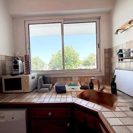 En Famille Face - A Pontaillac Apartment